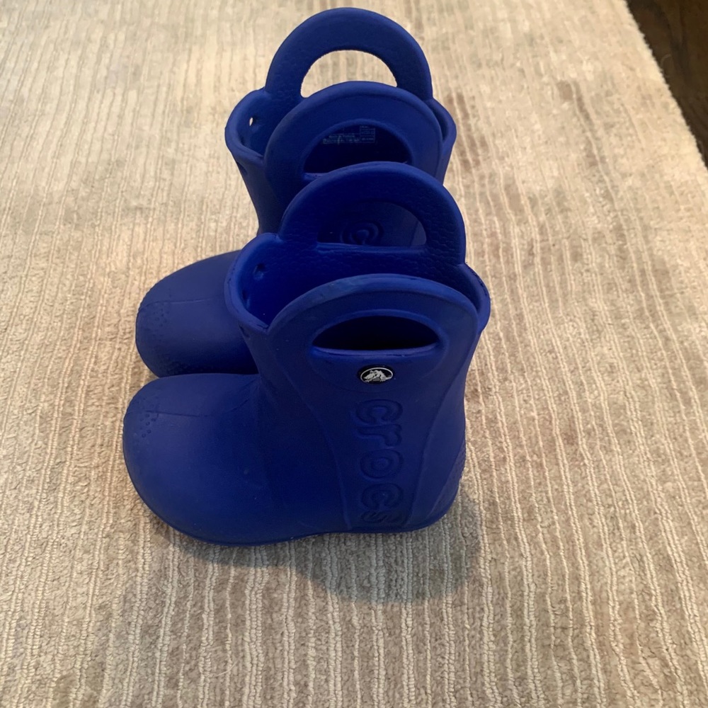 Toddler size 7 CROCS blue boots